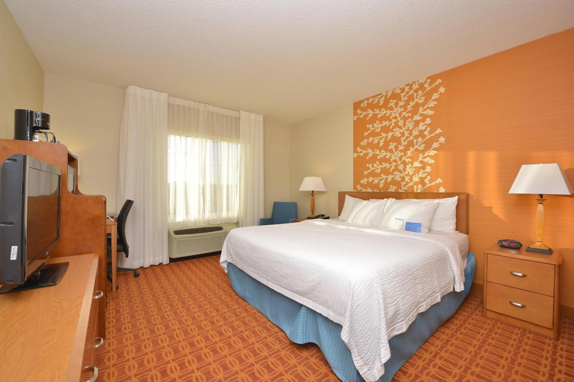 Hotel Fairfield And By Marriott